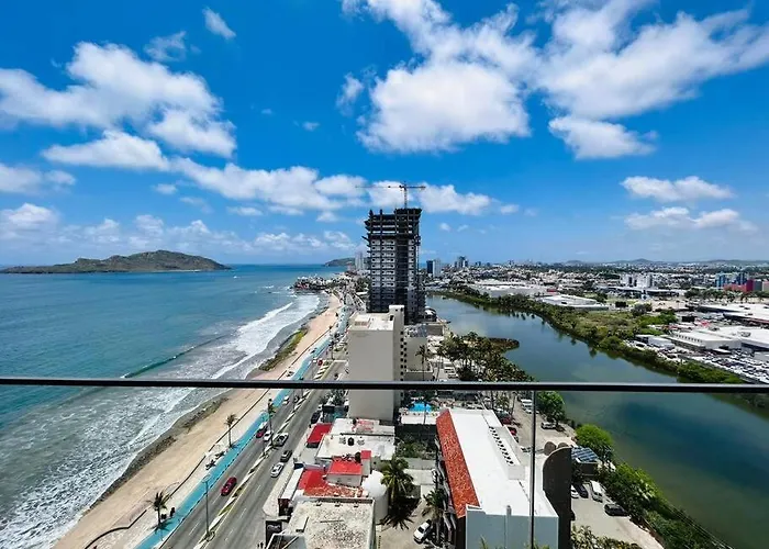 Apartamento Elegante con vista al mar y malecón by G P S rentas Mazatlán